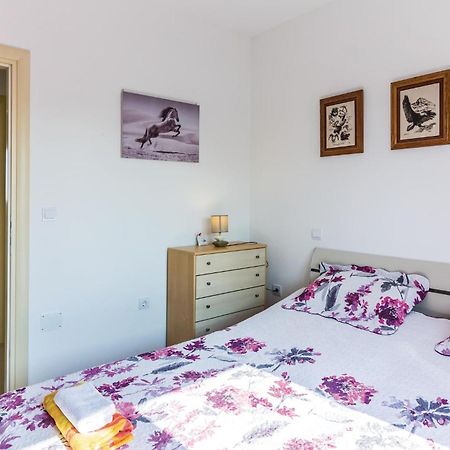 Stunning Apartment In Fazana With House Sea View ภายนอก รูปภาพ