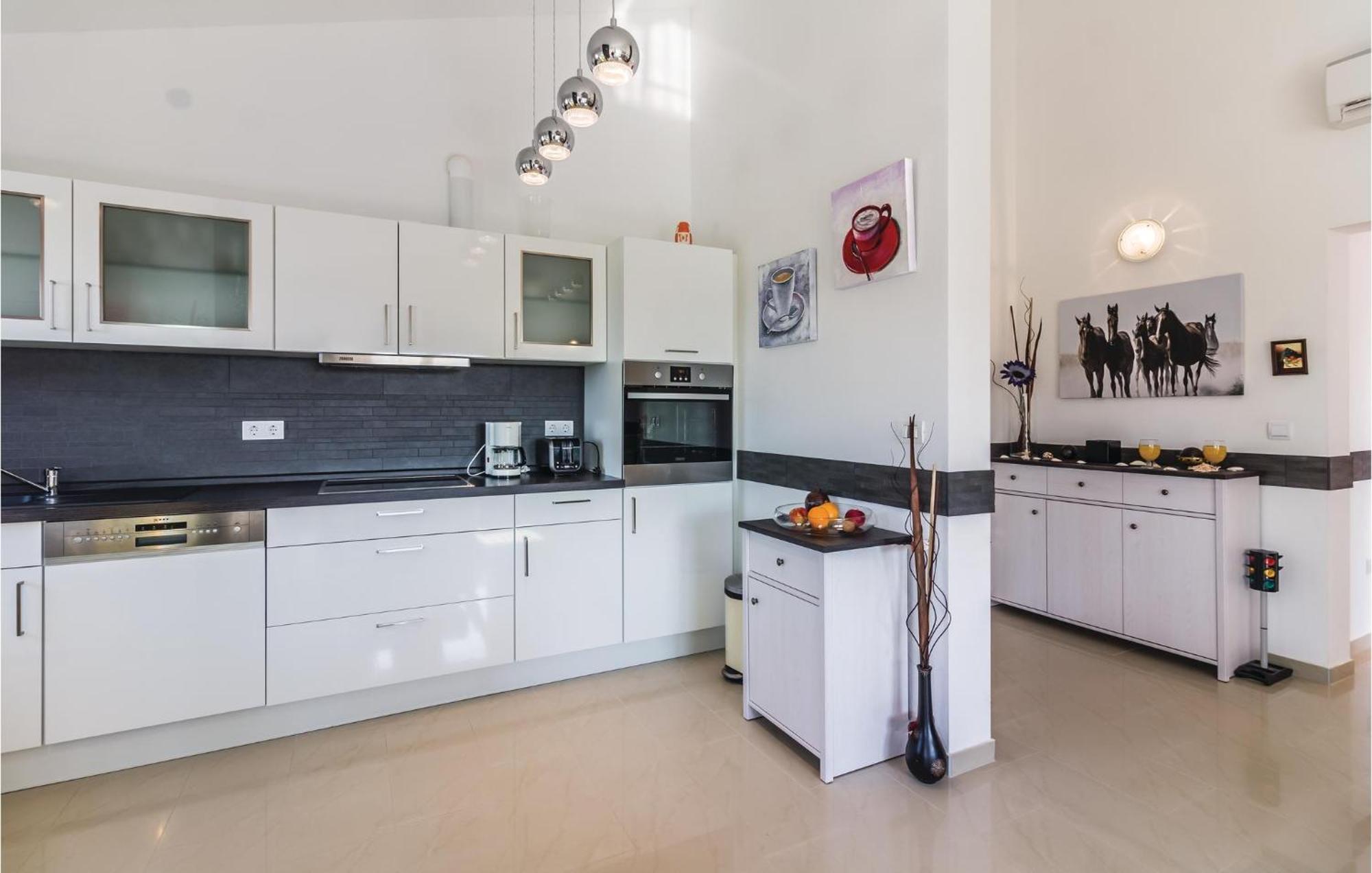 Stunning Apartment In Fazana With House Sea View ภายนอก รูปภาพ