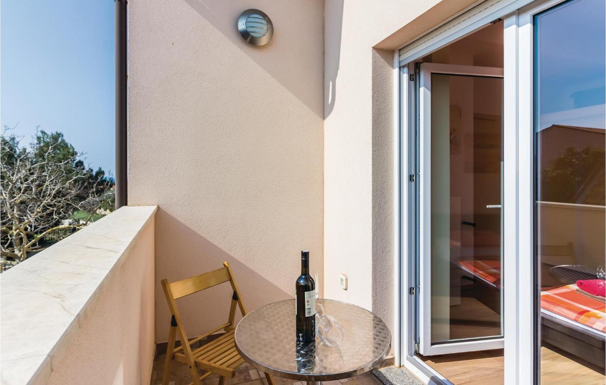 Stunning Apartment In Fazana With House Sea View ภายนอก รูปภาพ